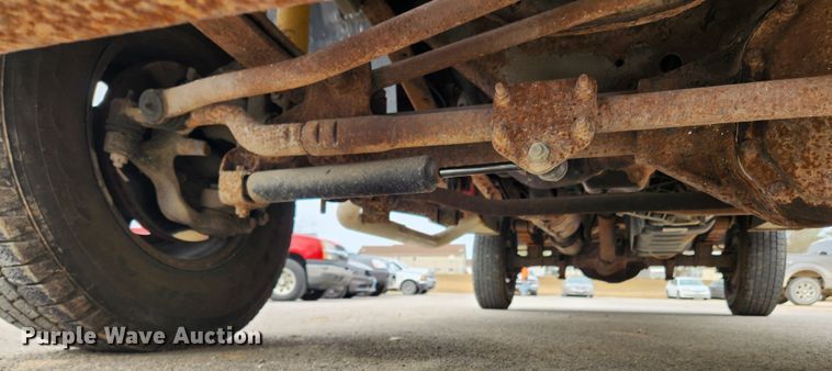 image for item KT9375 2002 Ford F250 Super Duty XL  utility bed pickup truck