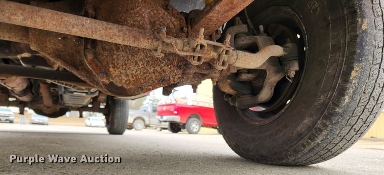 image for item KT9375 2002 Ford F250 Super Duty XL  utility bed pickup truck