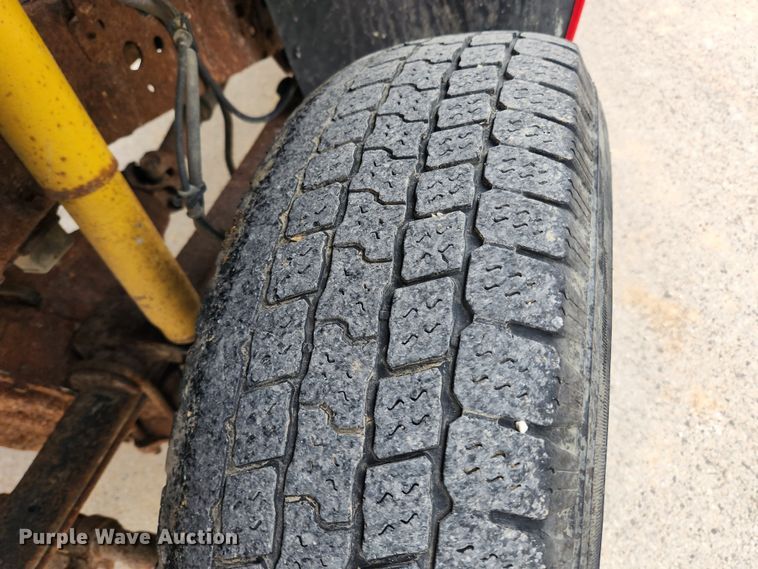 image for item KT9375 2002 Ford F250 Super Duty XL  utility bed pickup truck