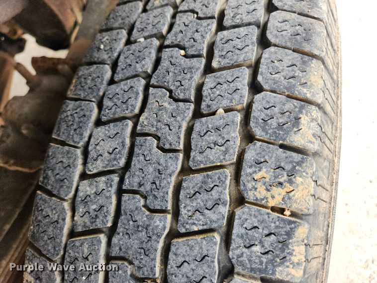 image for item KT9375 2002 Ford F250 Super Duty XL  utility bed pickup truck