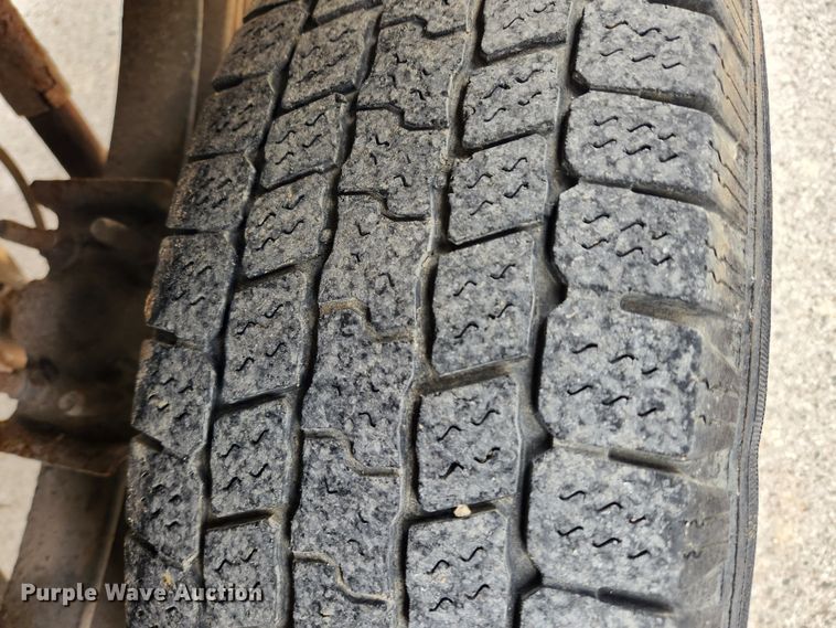 image for item KT9375 2002 Ford F250 Super Duty XL  utility bed pickup truck