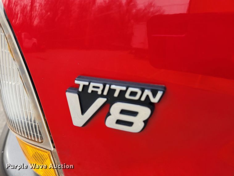 image for item KT9375 2002 Ford F250 Super Duty XL  utility bed pickup truck