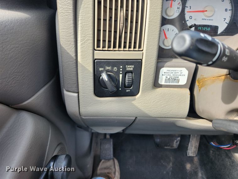 image for item KT9380 2004 Dodge Ram 1500  pickup truck