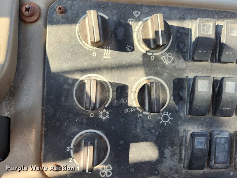 image for item KT9420 2005 Case 721D XT  wheel loader