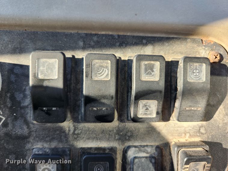 image for item KT9420 2005 Case 721D XT  wheel loader