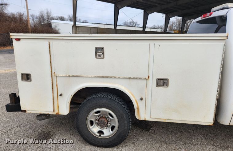 image for item KT9421 2008 Chevrolet Silverado 2500HD  Ext. Cab utility bed pickup truck