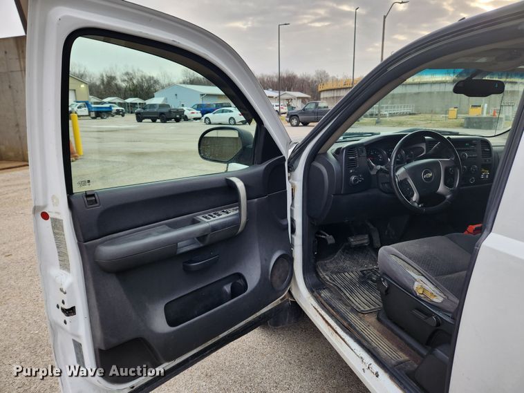 image for item KT9421 2008 Chevrolet Silverado 2500HD  Ext. Cab utility bed pickup truck