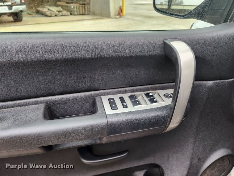 image for item KT9421 2008 Chevrolet Silverado 2500HD  Ext. Cab utility bed pickup truck