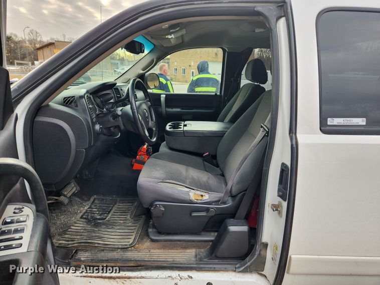 image for item KT9421 2008 Chevrolet Silverado 2500HD  Ext. Cab utility bed pickup truck