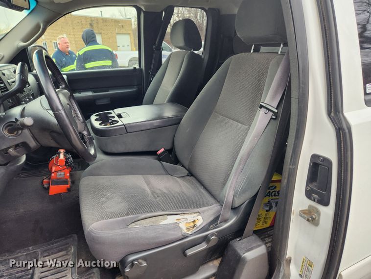 image for item KT9421 2008 Chevrolet Silverado 2500HD  Ext. Cab utility bed pickup truck