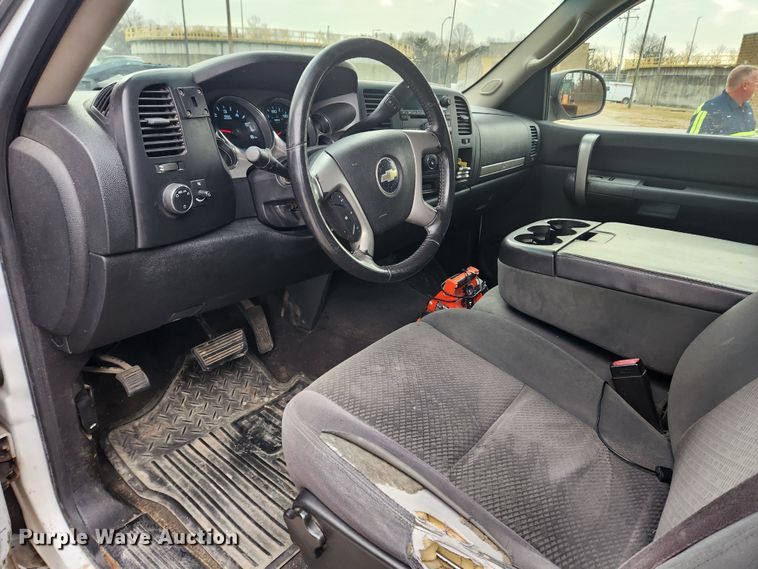 image for item KT9421 2008 Chevrolet Silverado 2500HD  Ext. Cab utility bed pickup truck