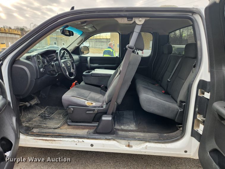 image for item KT9421 2008 Chevrolet Silverado 2500HD  Ext. Cab utility bed pickup truck