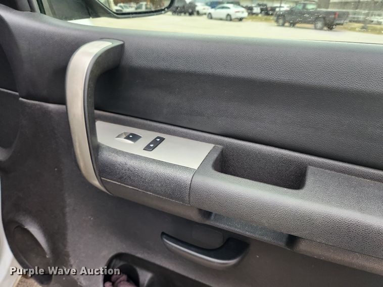 image for item KT9421 2008 Chevrolet Silverado 2500HD  Ext. Cab utility bed pickup truck