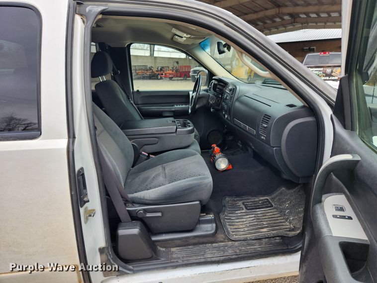 image for item KT9421 2008 Chevrolet Silverado 2500HD  Ext. Cab utility bed pickup truck