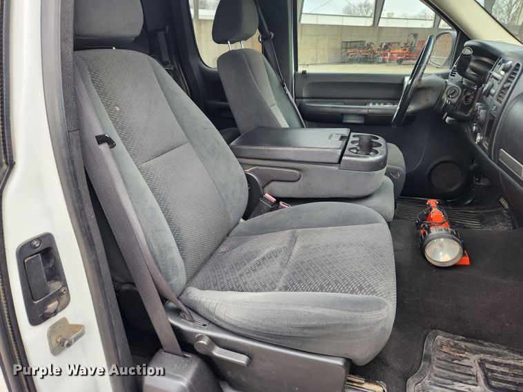 image for item KT9421 2008 Chevrolet Silverado 2500HD  Ext. Cab utility bed pickup truck