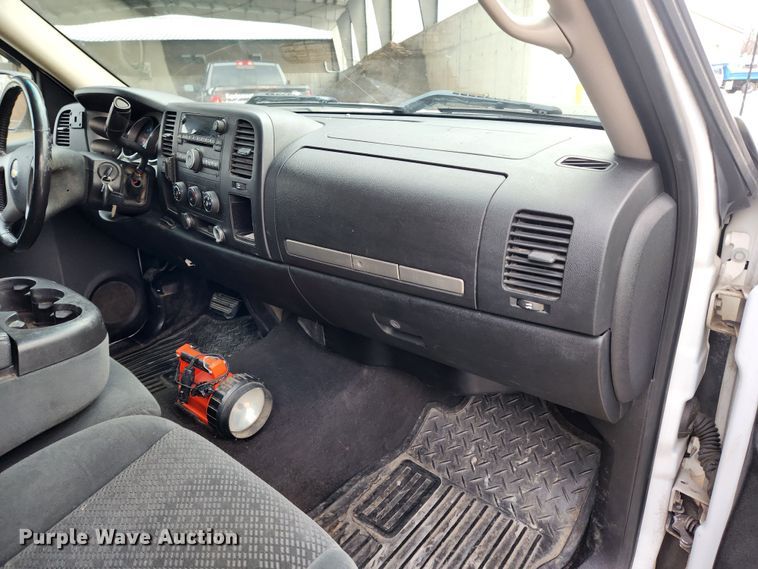 image for item KT9421 2008 Chevrolet Silverado 2500HD  Ext. Cab utility bed pickup truck