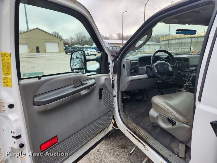 image for item KT9422 2003 Ford F550 Super Duty XL  dump truck