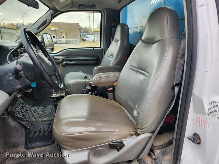 image for item KT9422 2003 Ford F550 Super Duty XL  dump truck