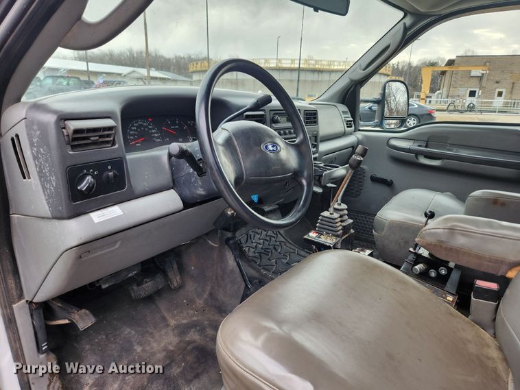 image for item KT9422 2003 Ford F550 Super Duty XL  dump truck