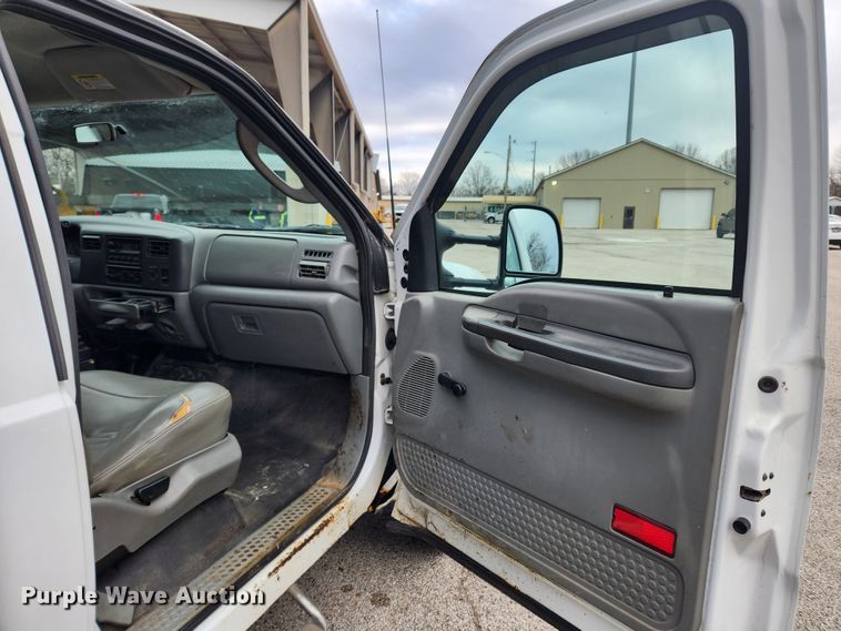 image for item KT9422 2003 Ford F550 Super Duty XL  dump truck