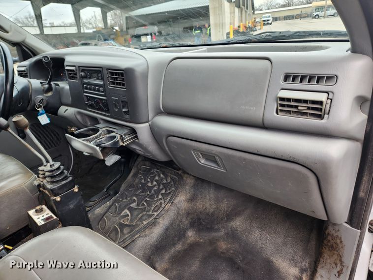 image for item KT9422 2003 Ford F550 Super Duty XL  dump truck