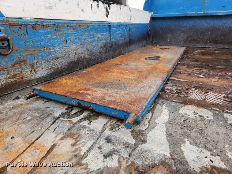 image for item KT9422 2003 Ford F550 Super Duty XL  dump truck