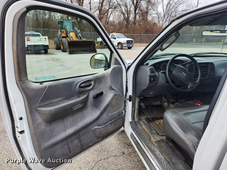 image for item KT9423 2003 Ford F150 XL  pickup truck