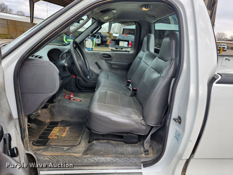 image for item KT9423 2003 Ford F150 XL  pickup truck