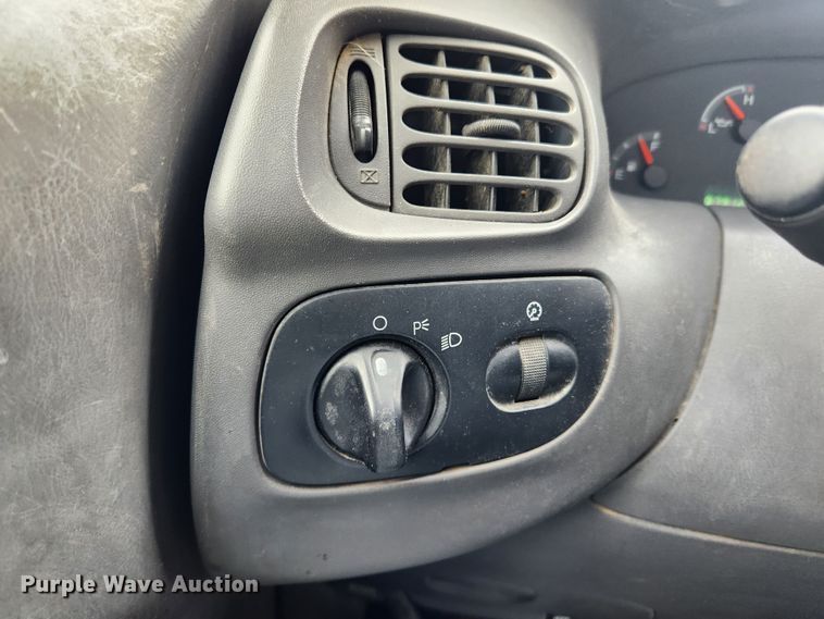 image for item KT9423 2003 Ford F150 XL  pickup truck