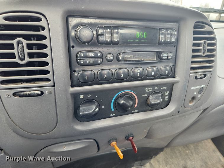 image for item KT9423 2003 Ford F150 XL  pickup truck