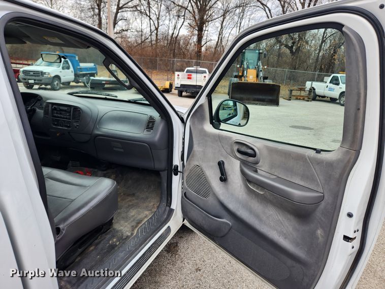 image for item KT9423 2003 Ford F150 XL  pickup truck