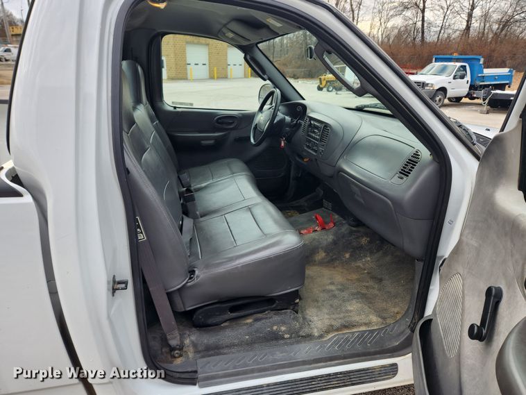 image for item KT9423 2003 Ford F150 XL  pickup truck