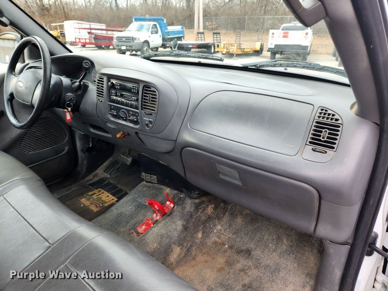 image for item KT9423 2003 Ford F150 XL  pickup truck