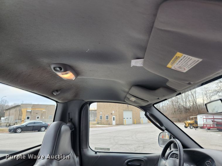 image for item KT9423 2003 Ford F150 XL  pickup truck