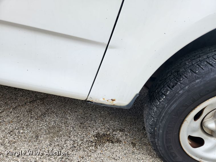 image for item KT9423 2003 Ford F150 XL  pickup truck