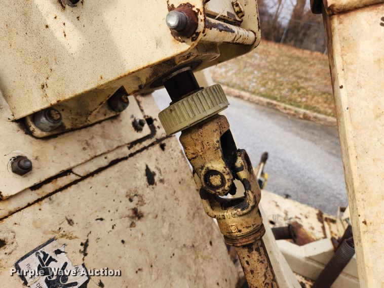 image for item KT9425 Saxon F11H 94  batwing finish mower