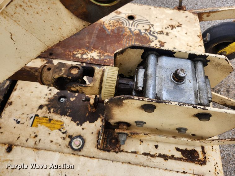 image for item KT9425 Saxon F11H 94  batwing finish mower