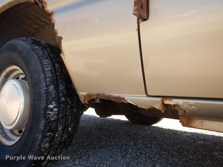 image for item KW9593 2000 Ford E150 XL  van