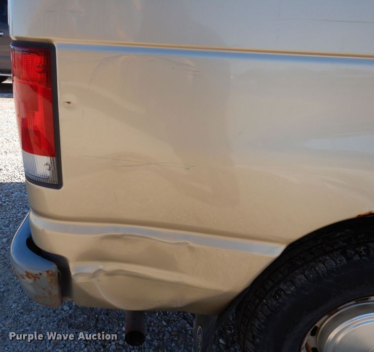 image for item KW9593 2000 Ford E150 XL  van