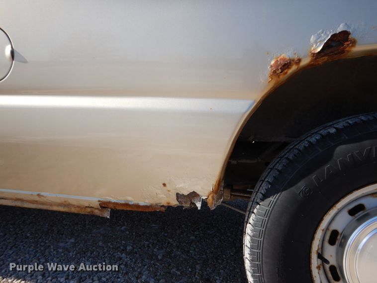 image for item KW9593 2000 Ford E150 XL  van