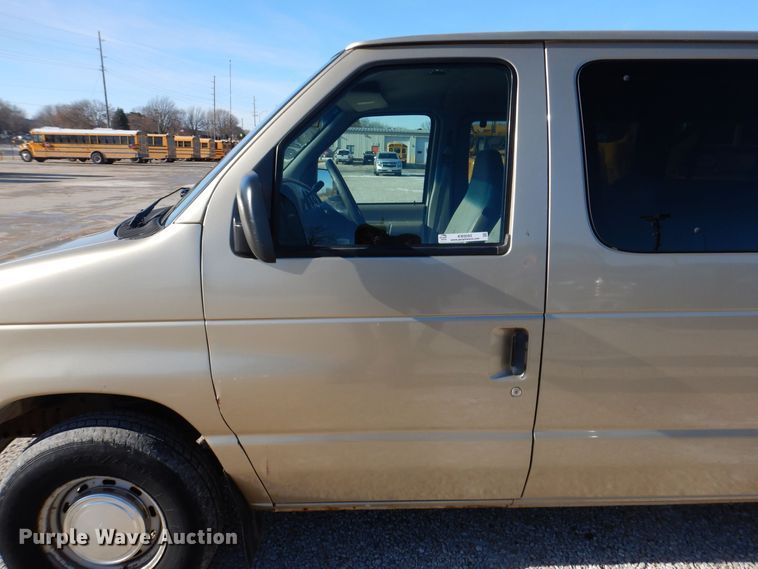 image for item KW9593 2000 Ford E150 XL  van