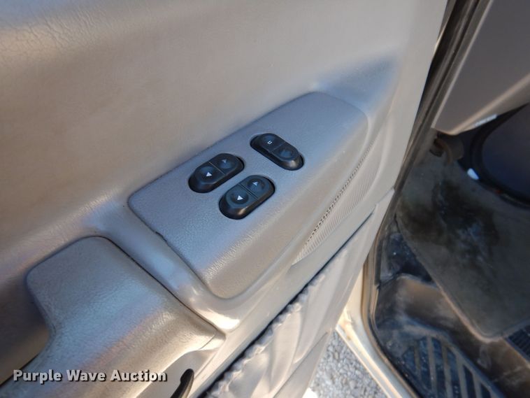 image for item KW9593 2000 Ford E150 XL  van