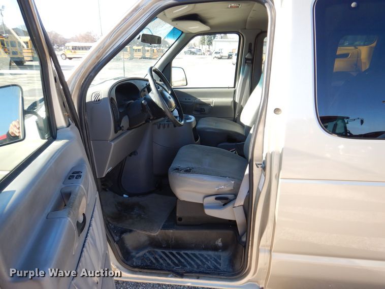 image for item KW9593 2000 Ford E150 XL  van