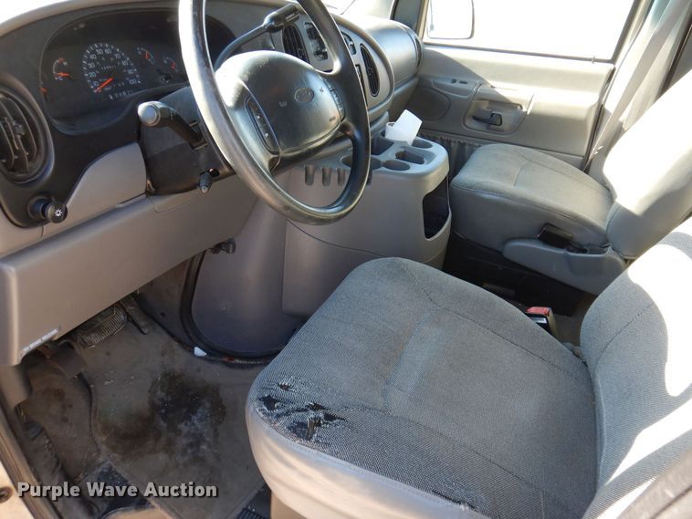 image for item KW9593 2000 Ford E150 XL  van