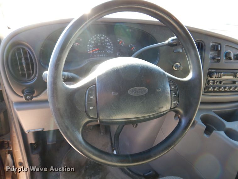 image for item KW9593 2000 Ford E150 XL  van