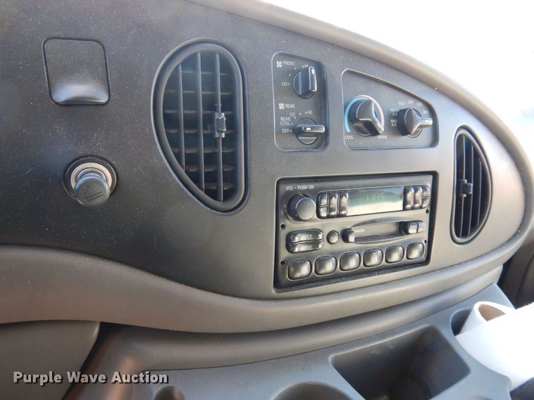 image for item KW9593 2000 Ford E150 XL  van