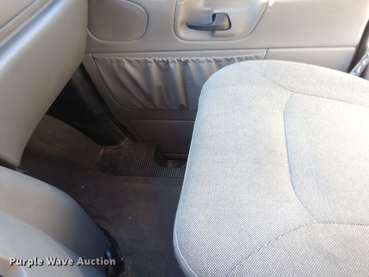 image for item KW9593 2000 Ford E150 XL  van