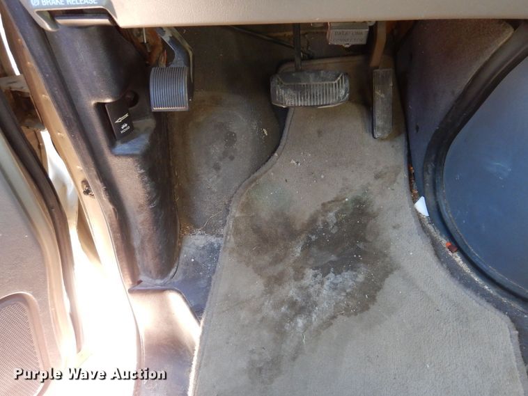 image for item KW9593 2000 Ford E150 XL  van