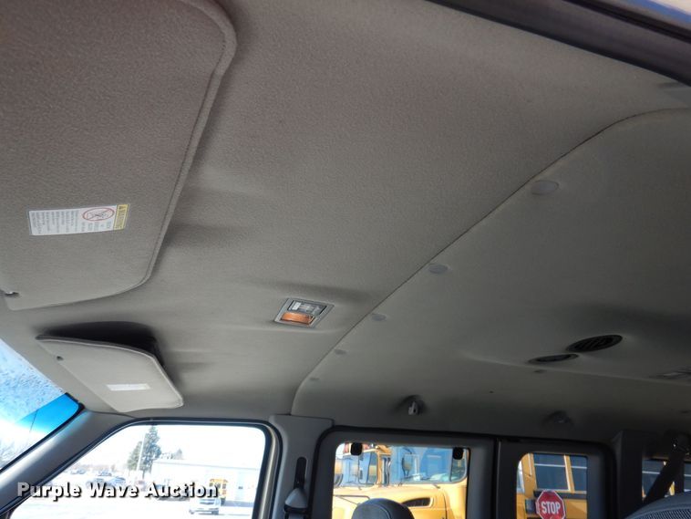 image for item KW9593 2000 Ford E150 XL  van