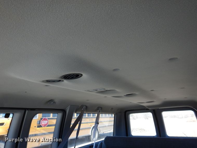 image for item KW9593 2000 Ford E150 XL  van